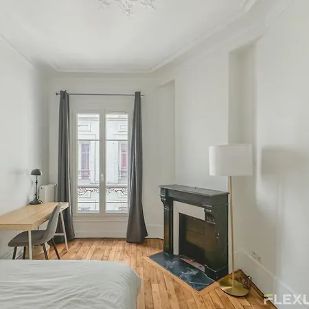 Spacious 3-bedroom In Alésia